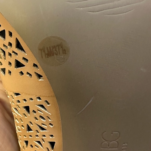 BCBG Paris Heels - Picture 5 of 6